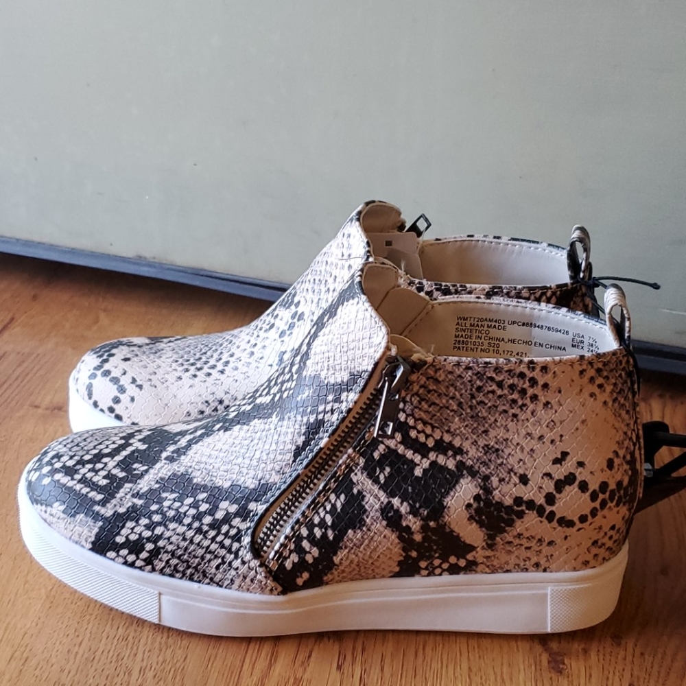 Time and Tru memory foam sneakers new - Picture 2 of 6